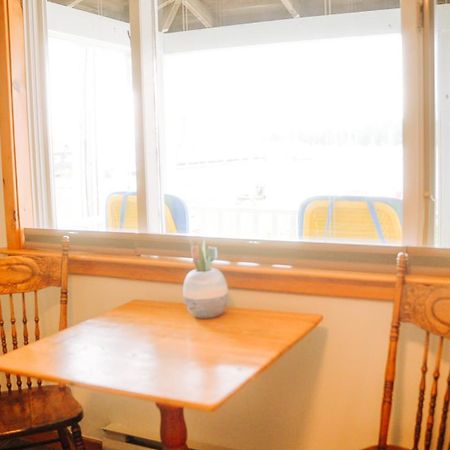 The Water'S Edge Inn & Gallery Baddeck Exterior photo