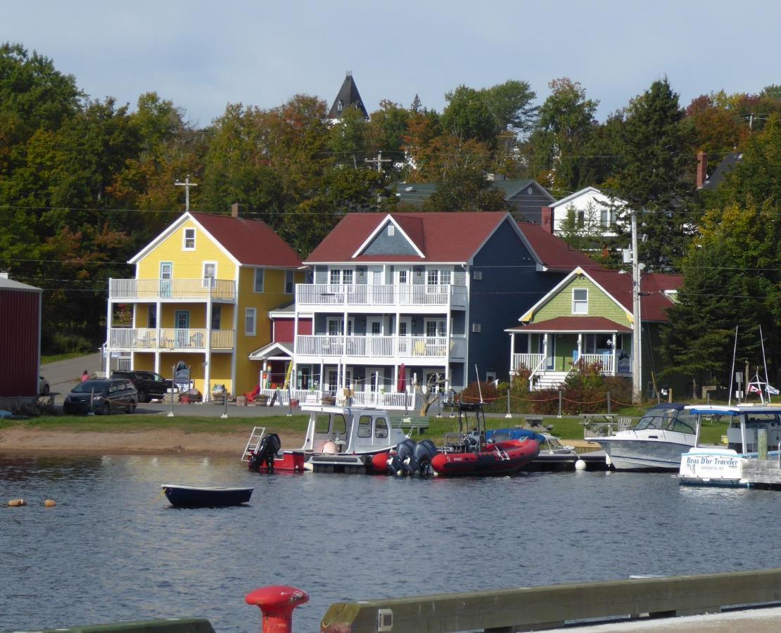 The Water'S Edge Inn & Gallery Baddeck Exterior photo