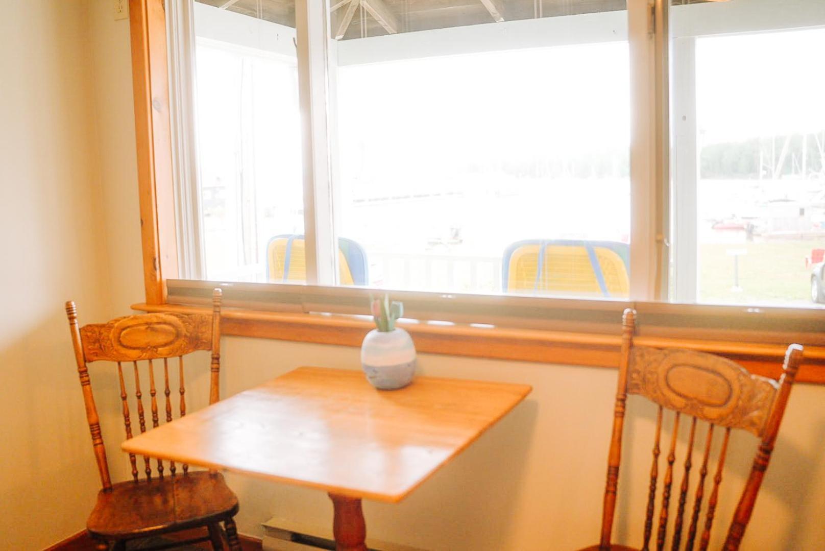 The Water'S Edge Inn & Gallery Baddeck Exterior photo