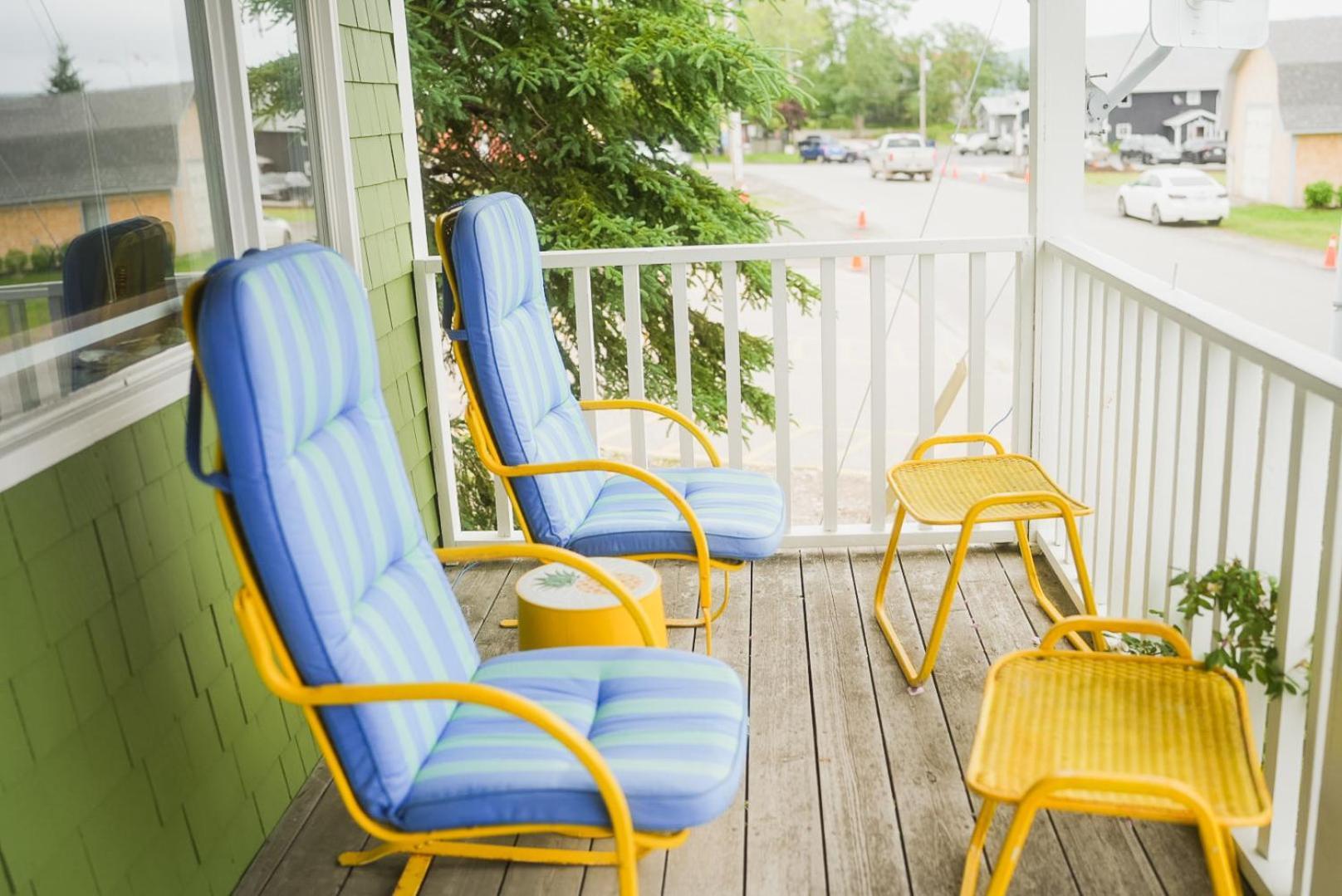 The Water'S Edge Inn & Gallery Baddeck Exterior photo