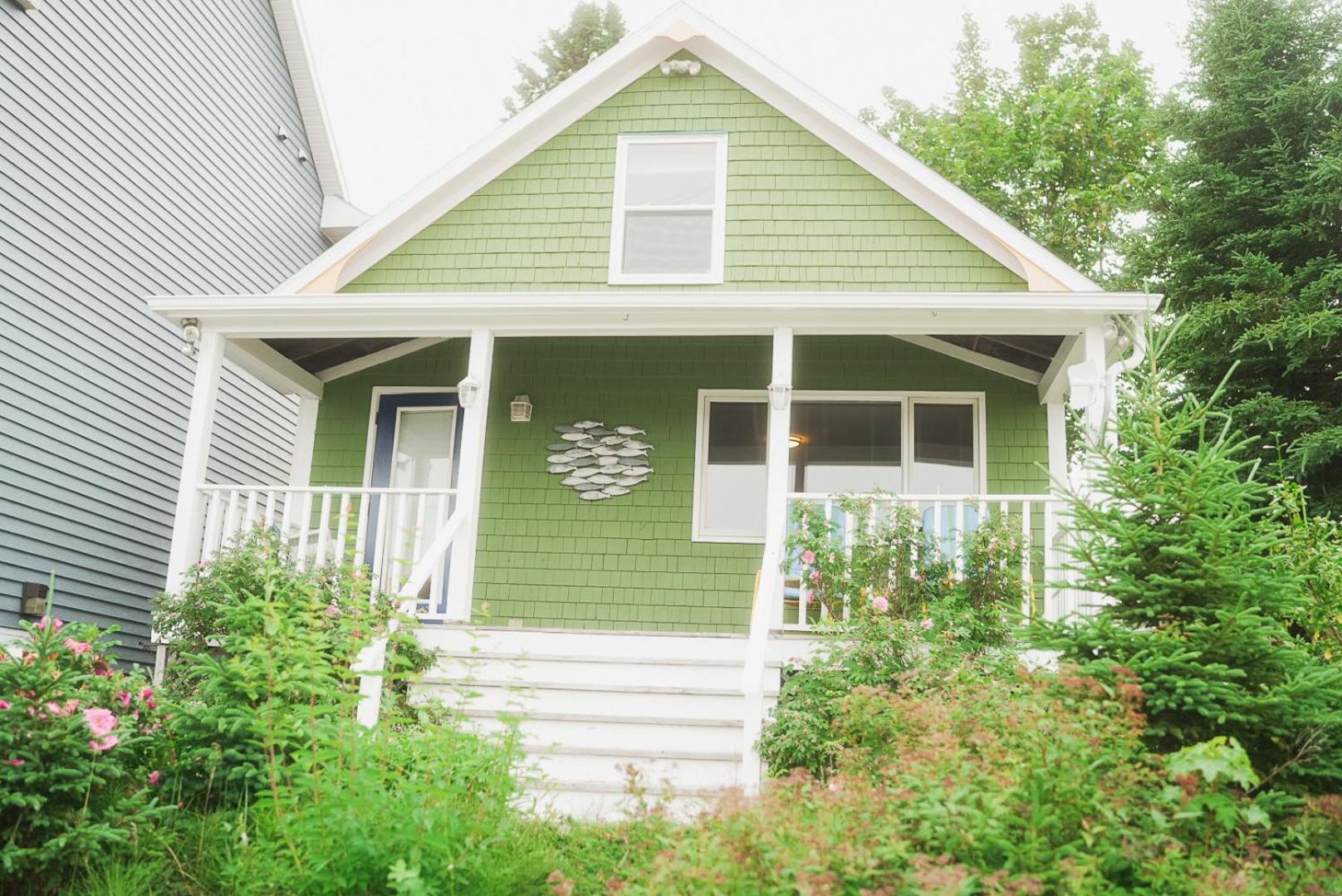 The Water'S Edge Inn & Gallery Baddeck Exterior photo