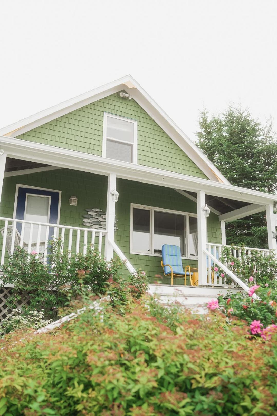 The Water'S Edge Inn & Gallery Baddeck Exterior photo