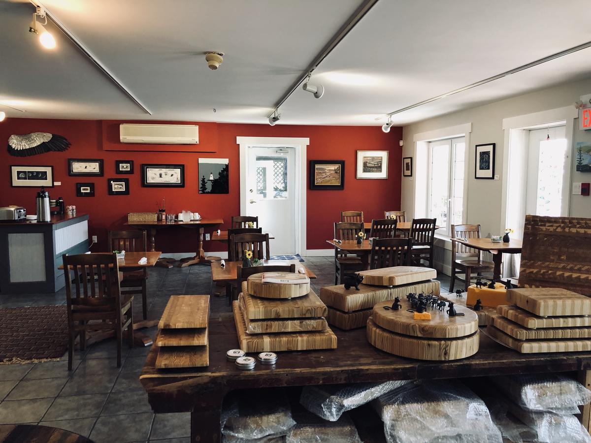 The Water'S Edge Inn & Gallery Baddeck Exterior photo